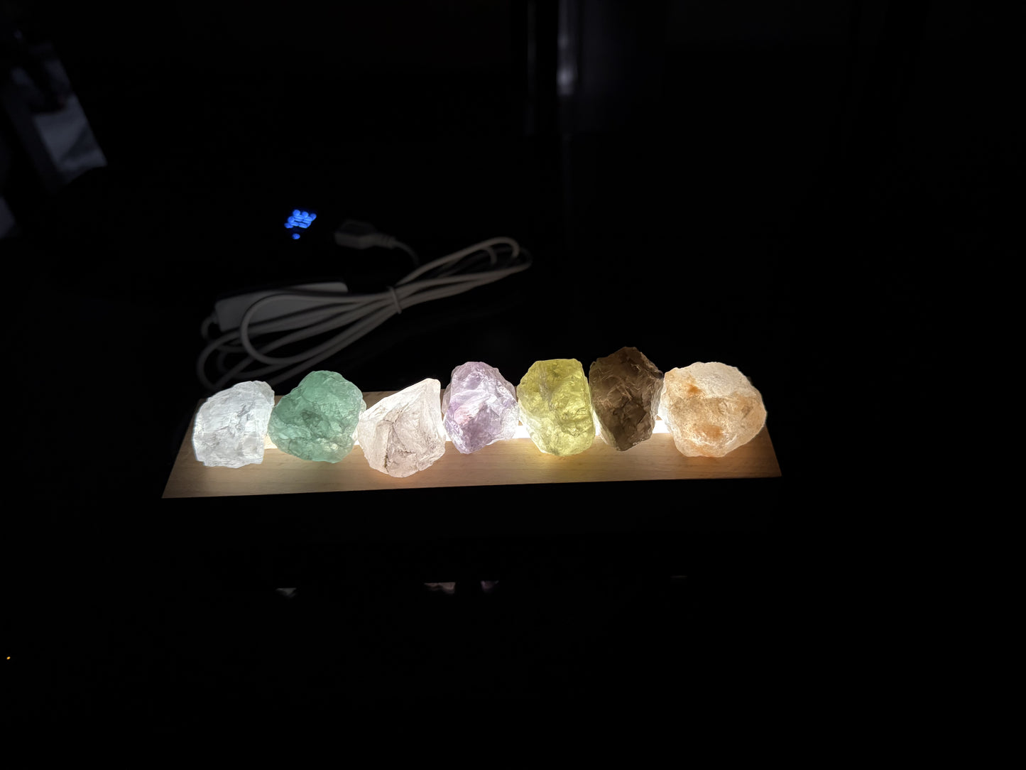 Lovely Crystal Night Light – USB Powered Tri-Colour Lamp with Natural Healing Crystals